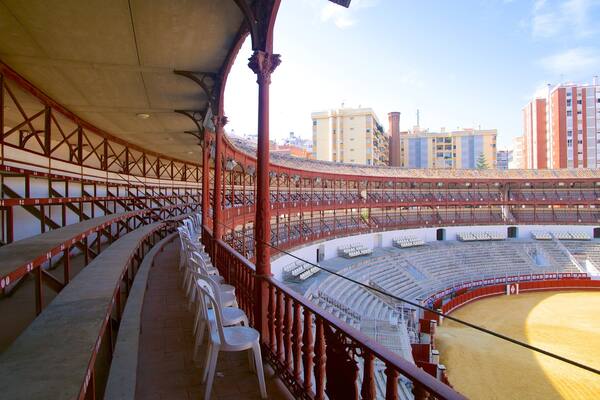 Plaza de Toros mit einem Stadt