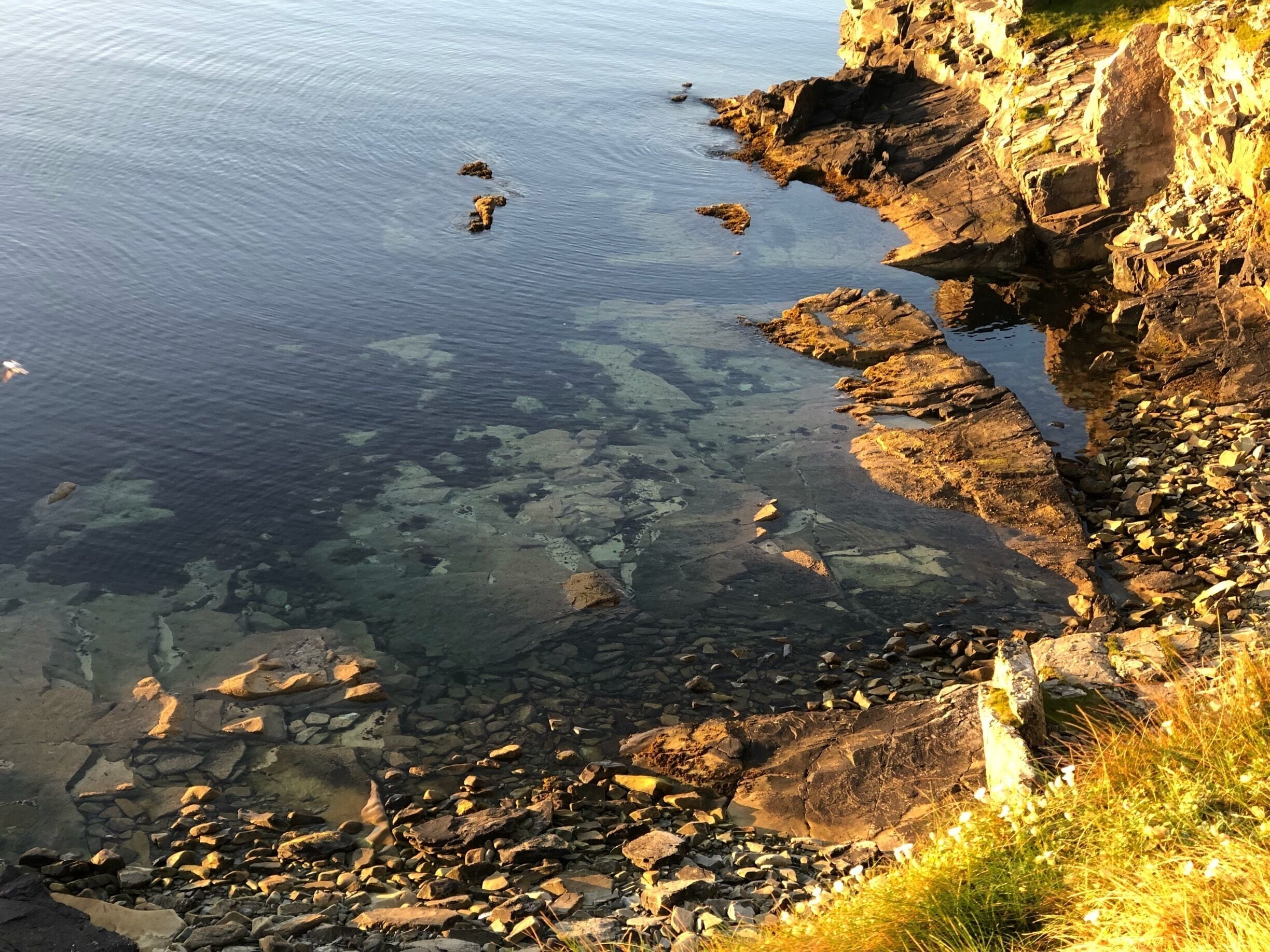 Clear water and tidal pools at the Knab.