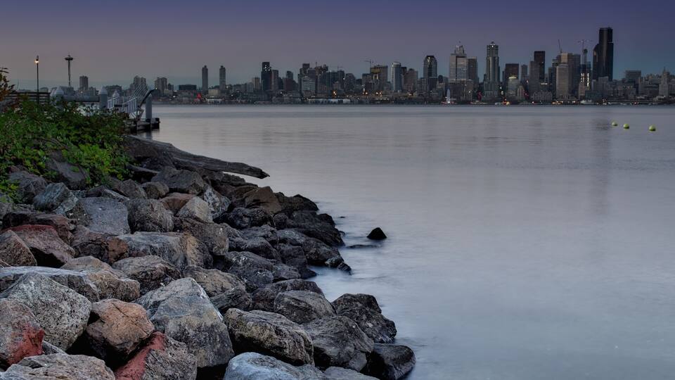 There is a lot of great areas in West Seattle to just relax and enjoy the view. Strongly recommend going to this area if you visit Seattle.