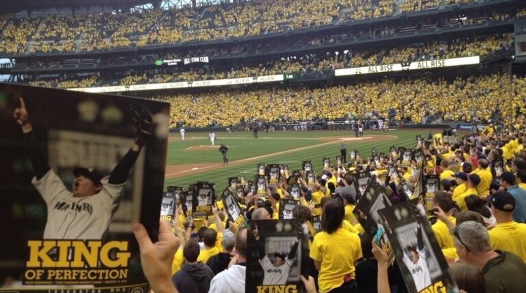 The place is crazy with Felix on the mound.
#kingscourt
