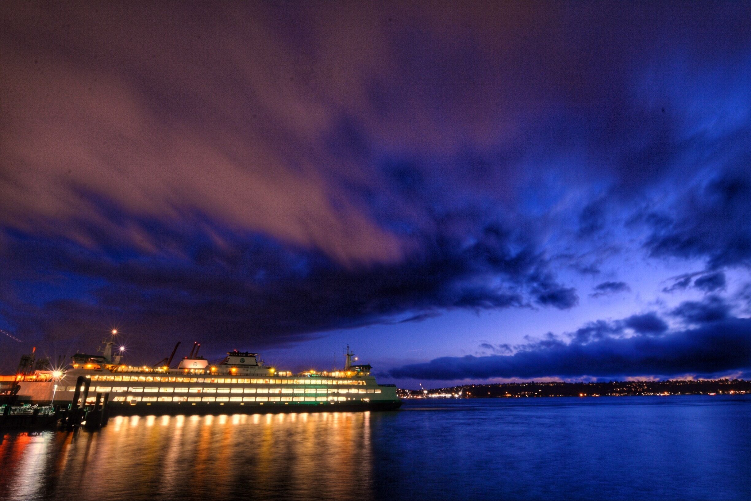 Sleepless in Seattle. My heart will go on. #nightscape #waterlust #blue #landscape #wanderlust #travel #colorful #NikonD7100 #Manfratto tripod #longexposure #sigma1020