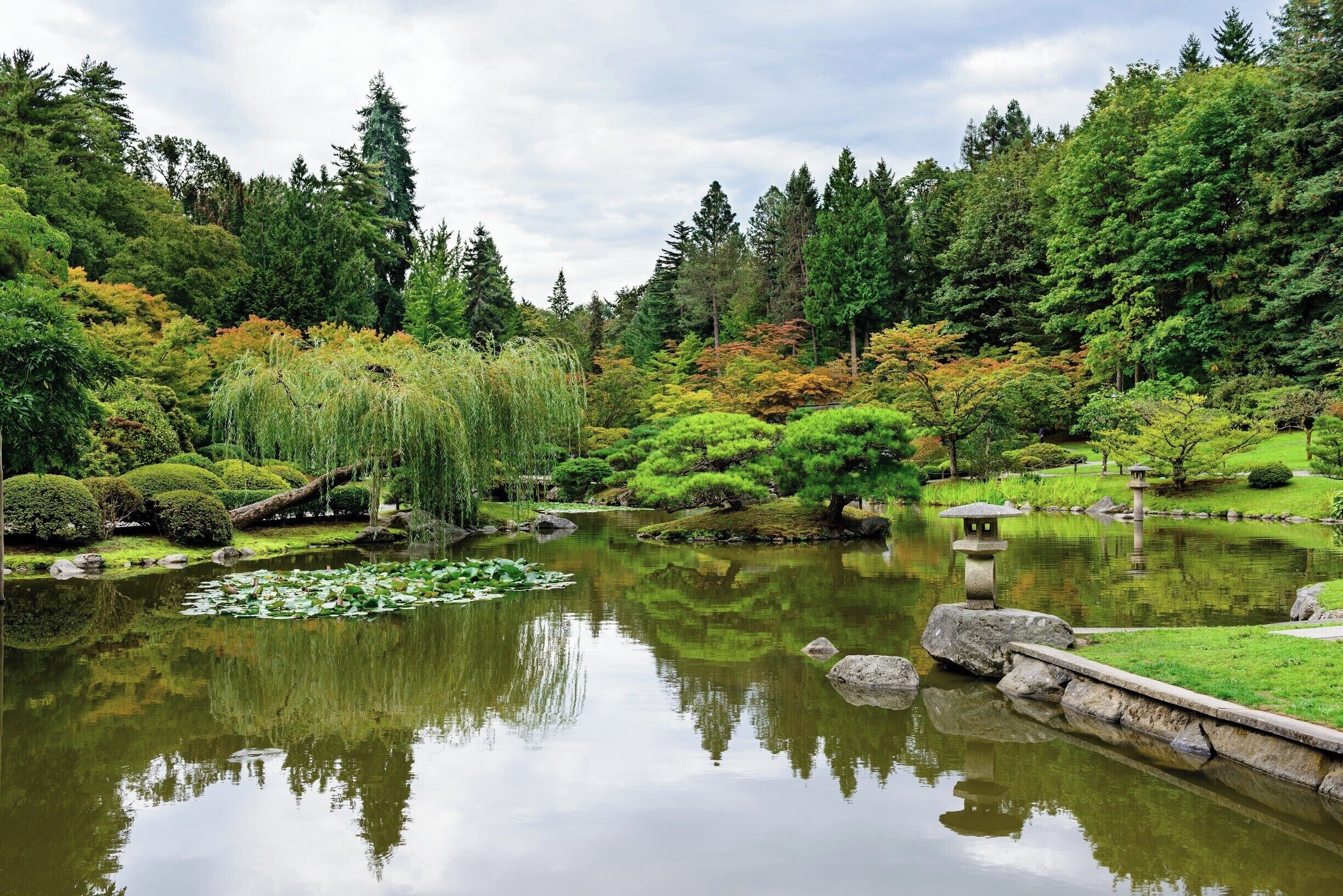 We like to visit this beautiful garden frequently.