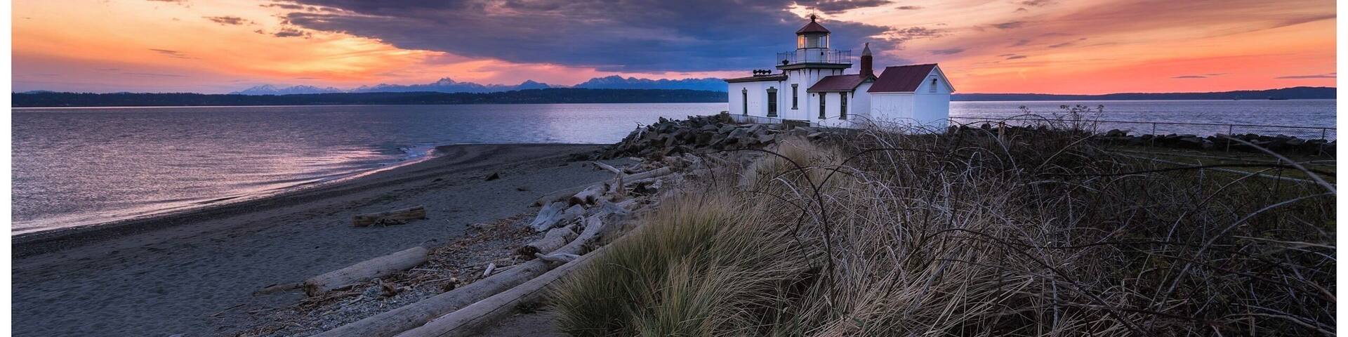 West Point Lighthouse at Discovery Park, Seattle
#goldenhour #sunset #hiking #pnw #pacificnorthwest