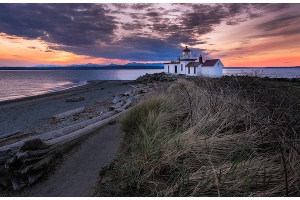 West Point Lighthouse at Discovery Park, Seattle
#goldenhour #sunset #hiking #pnw #pacificnorthwest