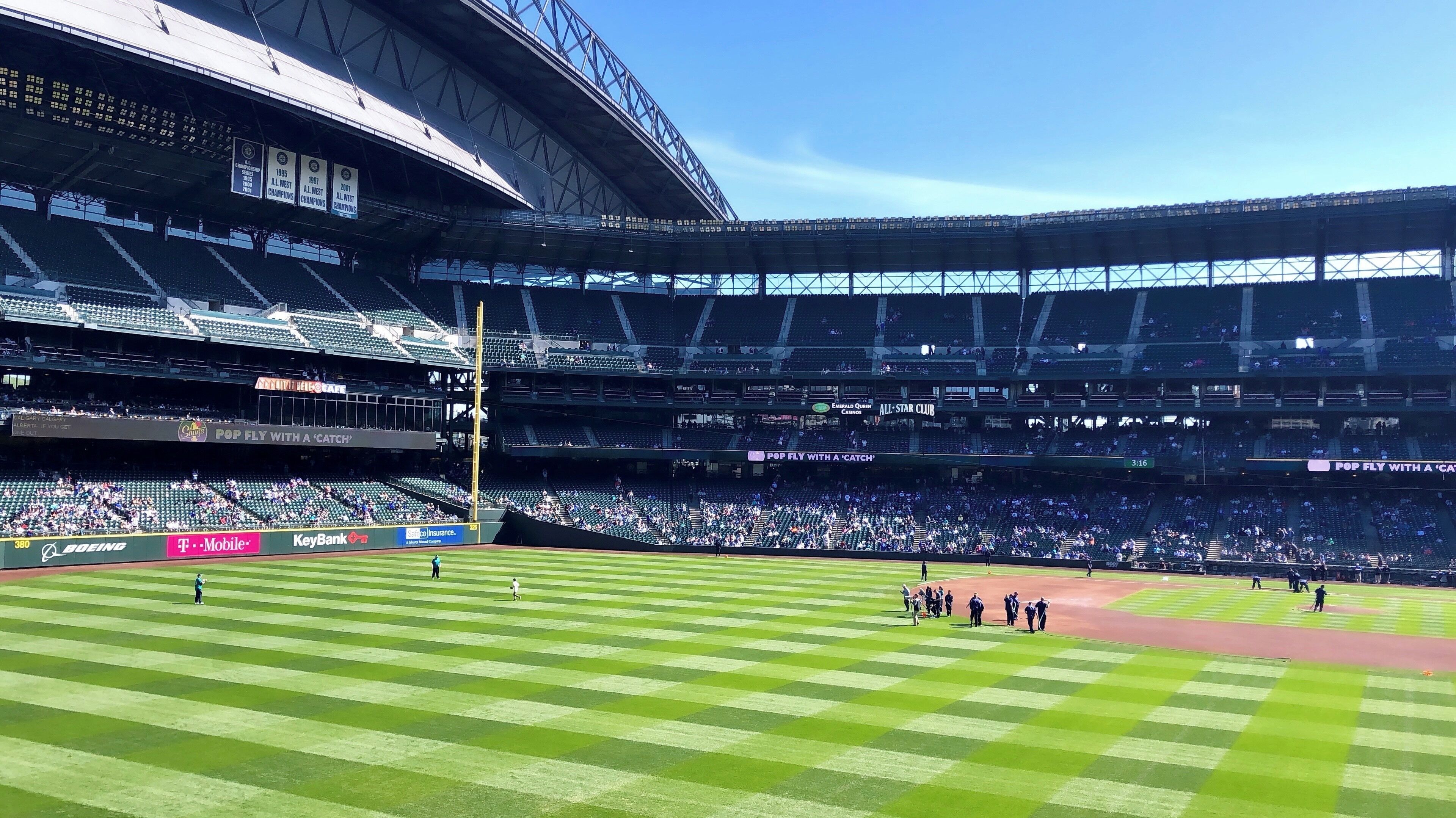 Note: I selected T-Mobile Park as the location twice but for some reason the app keeps changing it to the old name (Safeco Field). // I’m not really interested in baseball but love going to games when it’s a work celebration/team bonding event. I didn’t like the provided hot dogs & burgers they had set out for us on the Edgar’s Home Run Porch and was amused to find a mini Din Tai Fung near-by (in the stadium). The pork buns are probably way better at one of the normal DTF locations but they were still pretty good.