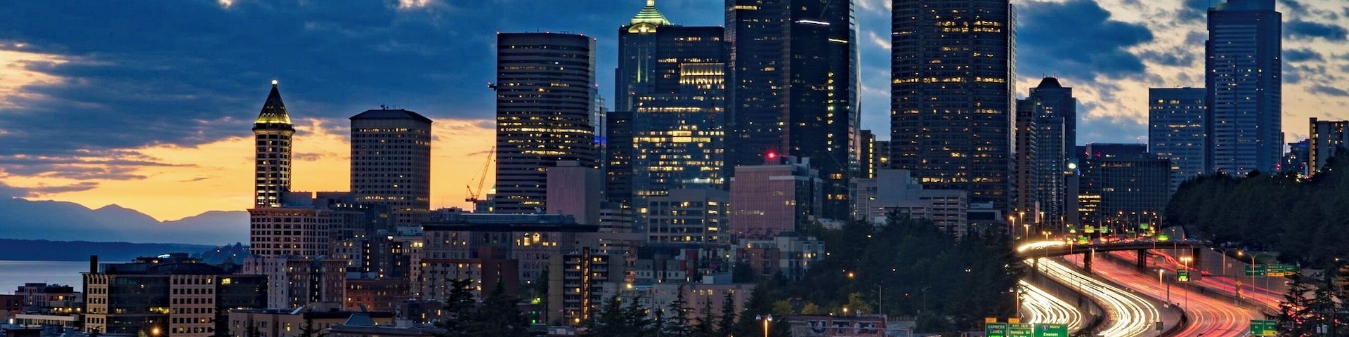 There is a great place on the Dr. Jose Rizal Bridge in Seattle to take light trail photography of the cityscape in Seattle. The fact that this photo faces the west is just an added benefit to be able to capture the sunset.
#GoldenHour #Seattle #Sunset #LightTrails #Skyline #Cityscape #Bridge