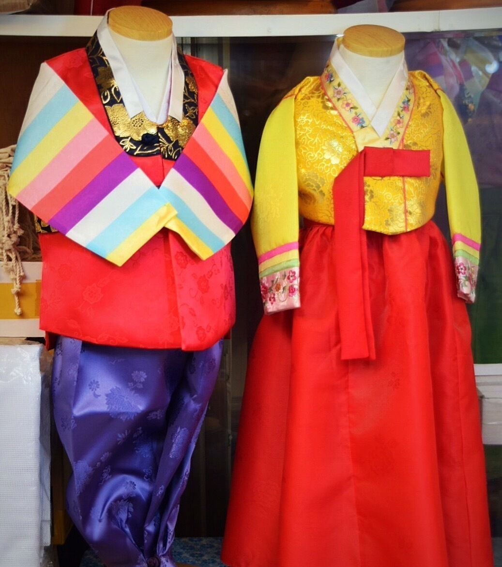 In addition to some great food stalls, and an extensive vegetable market, they have many small shops selling traditional Korean costumes. 
#seoul #korea #colorful