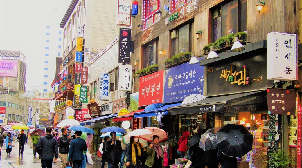 Insadong in the rain...