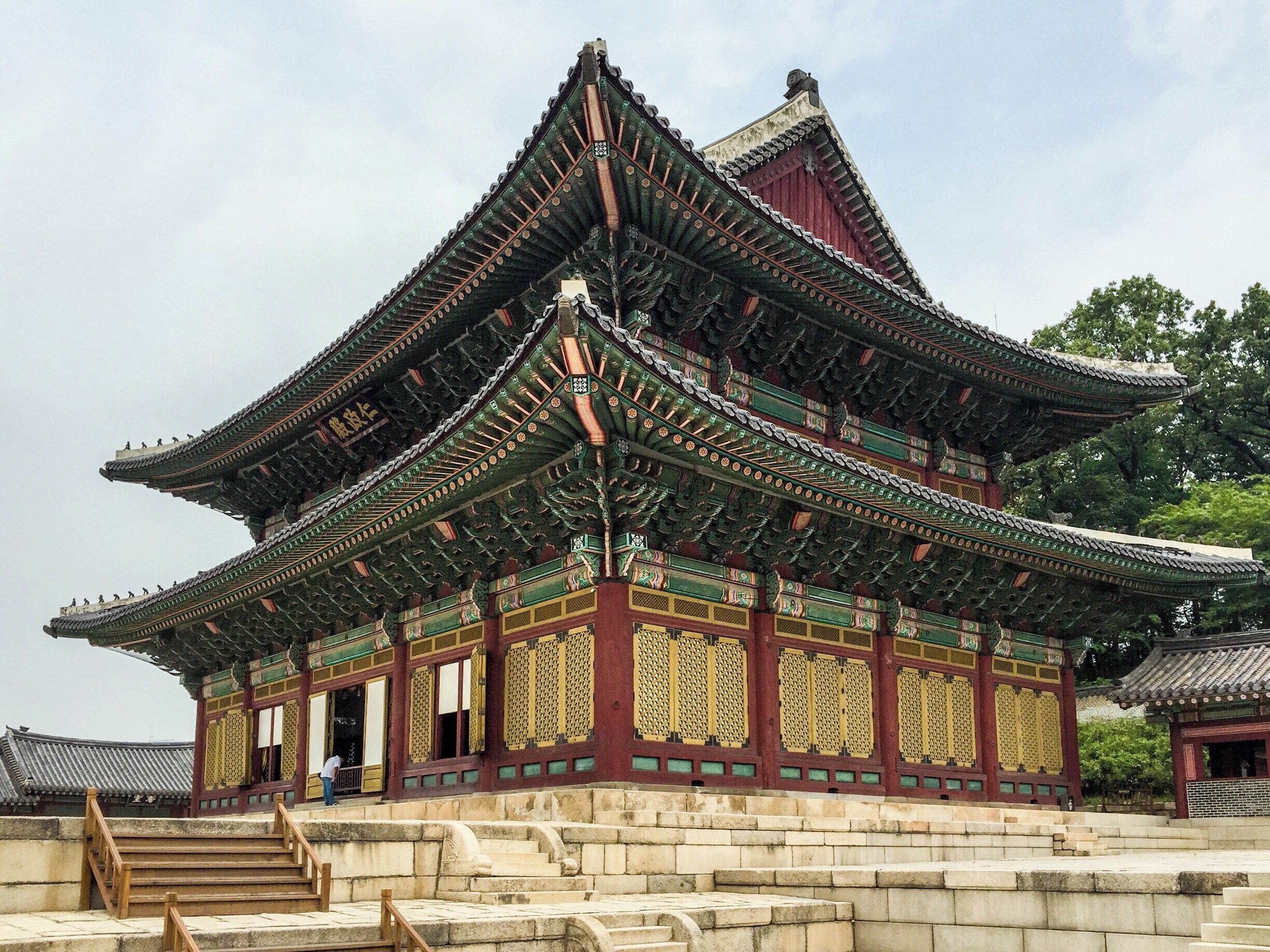 Gyeongbok Palace is probably Korea's most famous royal palace. It is located at the northern end of Seoul's main boulevard, Sejongro, close to the President's residence and the U.S embassy. The Palace was built in the late 1300s, and has been destroyed and reconstructed numerous times. There are English tours available for visitors to learn more about Korea's architectural traditions and court customs. 