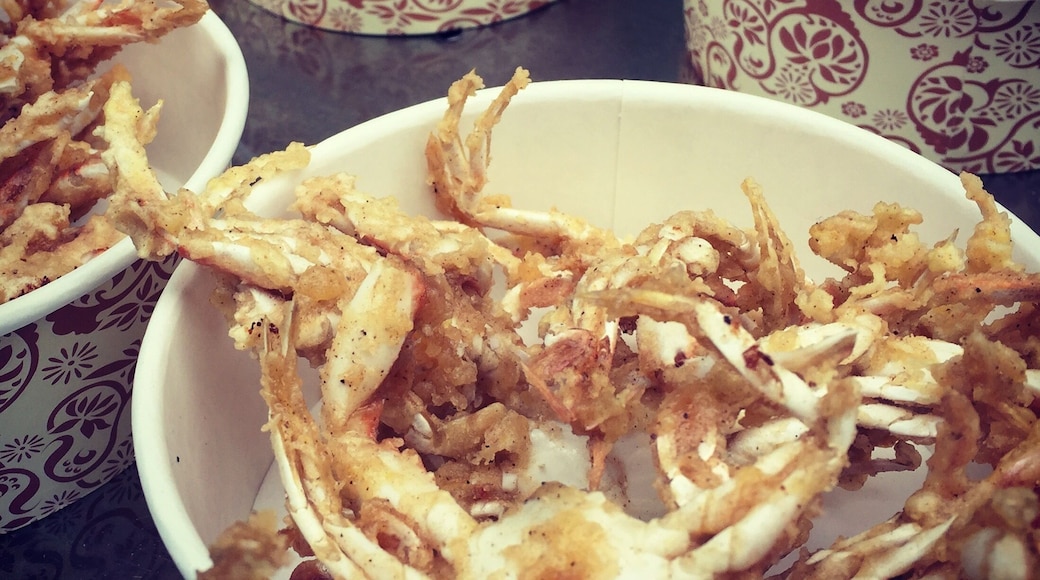 Khu mua sắm Myeongdong Street