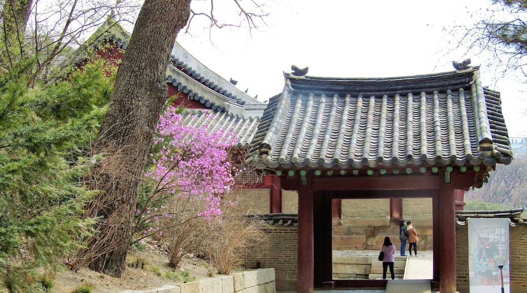 definately worth a look...just as the palaces, the grounds are quite beautiful.