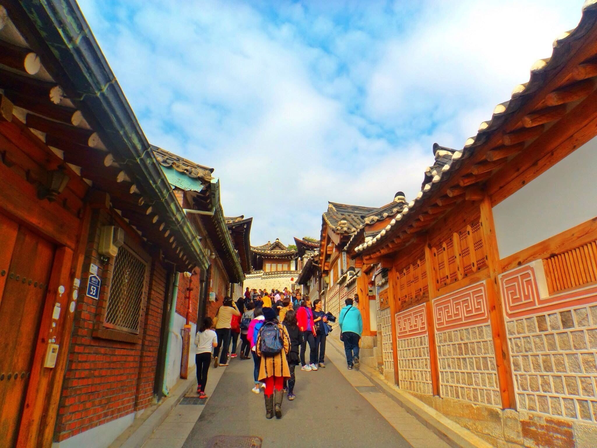 Bukchon Traditional Village👍 Houses are still well maintained & bein used. #architecture
