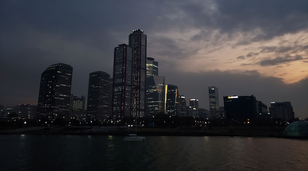 Sunset cruise in Seoul, South Korea