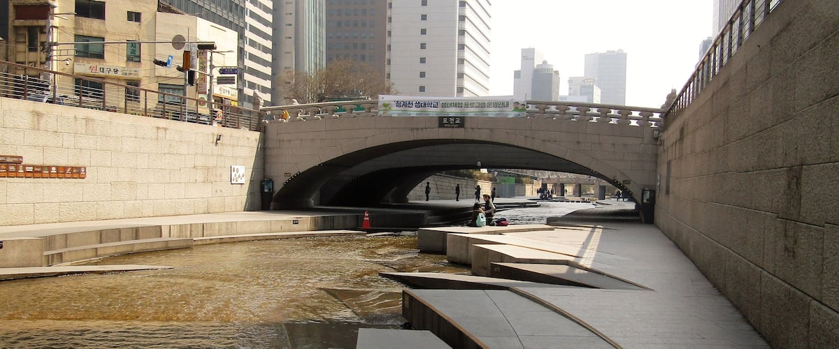 Loved walking down along the stream...so cool and quiet compared to the city streets just feet above.