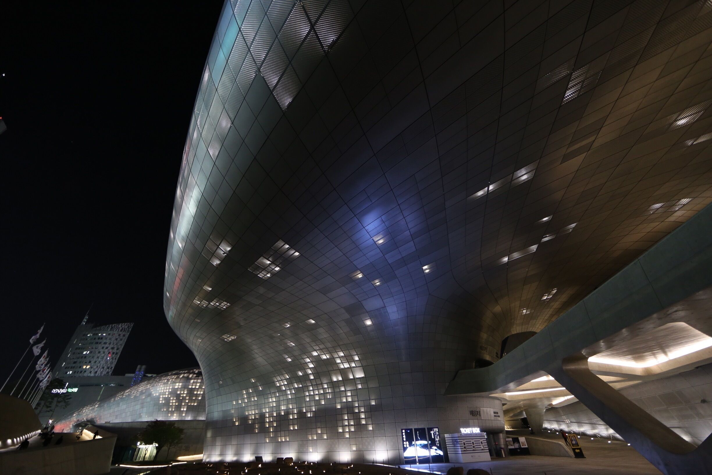 Dongdaemun Design Plaza, Seoul, Korea