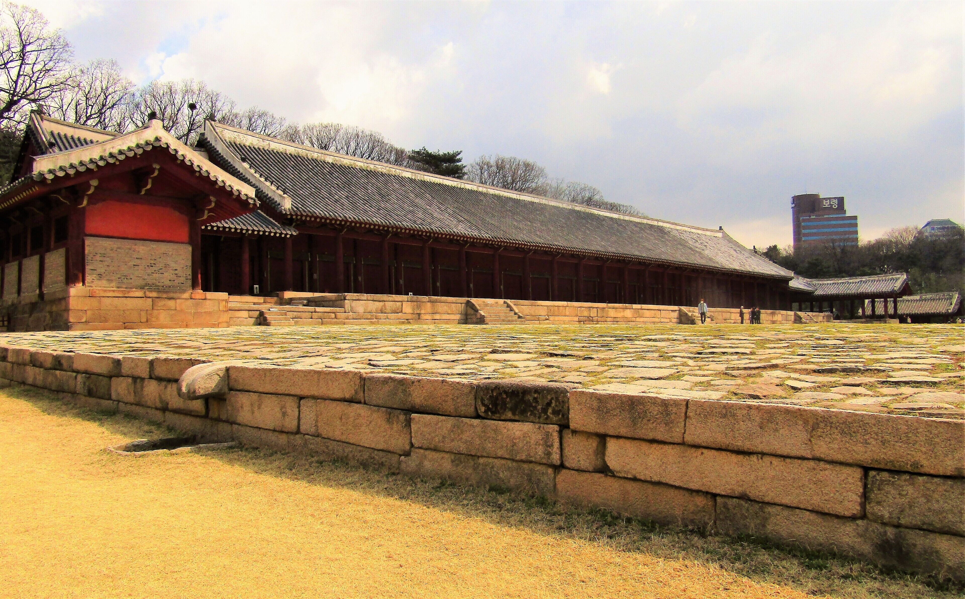 I think the admission to this place was equivalent to 1 USD...