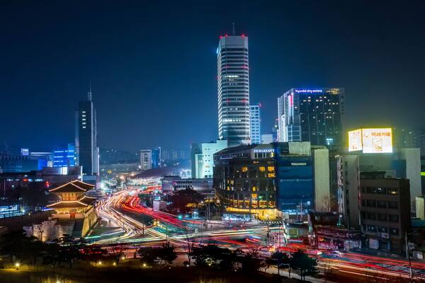 Nice vantage point on a hill to do some long exposure photography.