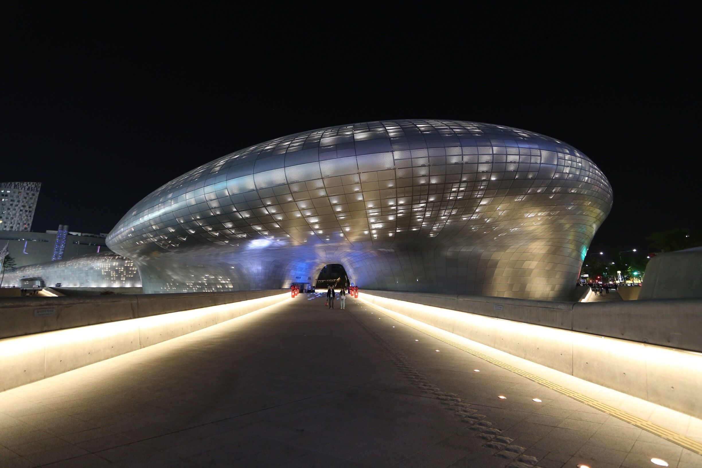 Dongdaemun Design Plaza (ddp), night time