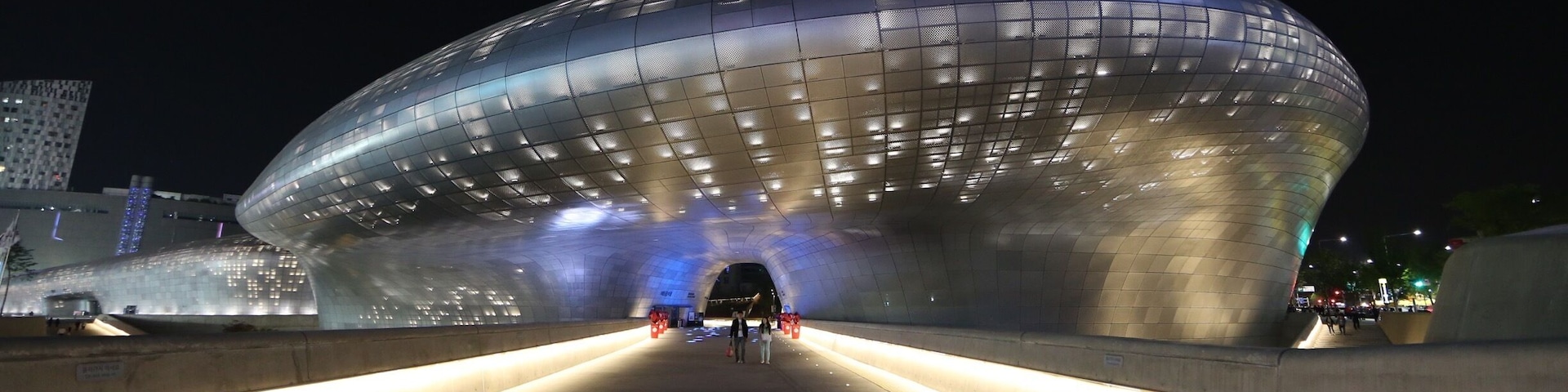 Dongdaemun Design Plaza (ddp), night time