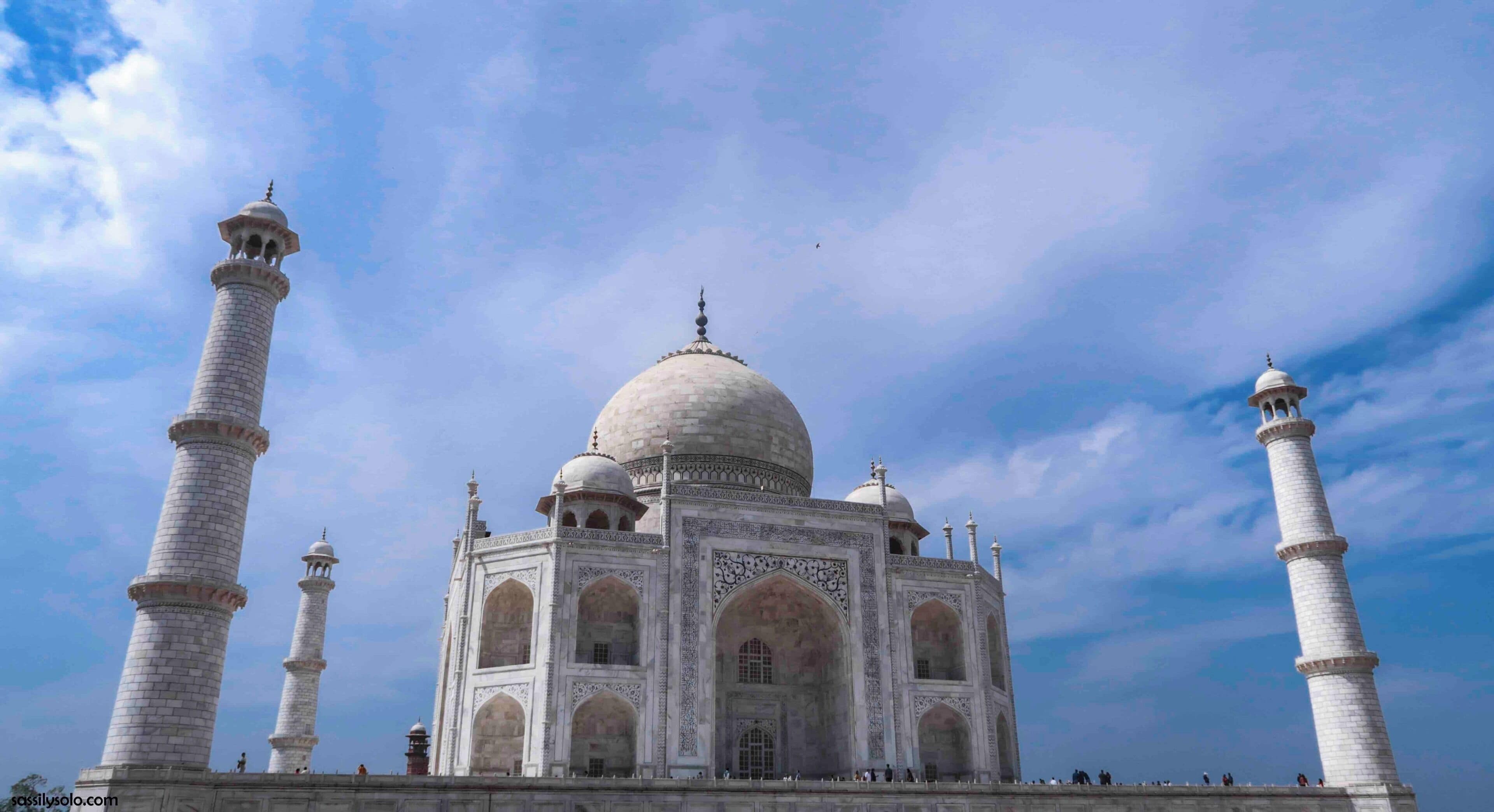 Let the dexterity speak for itself…. ❤

📸: Canon G7X Mark II

#tajmahal #unescoheritagesite #sevenwondersoftheworld #agra #sassilysolo #travel #uttarpradesh #travellingwithfriends #india #canonshots