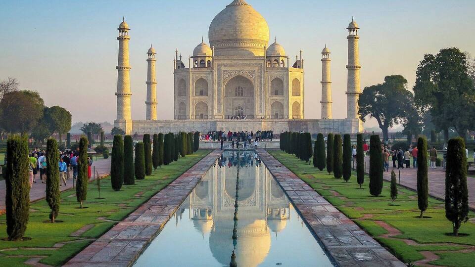 One of the most famous building in the world, but very beautiful. Many tourists, but good atmosphere especially early morning or during sunset.
#india #architecture #tajmahal #building