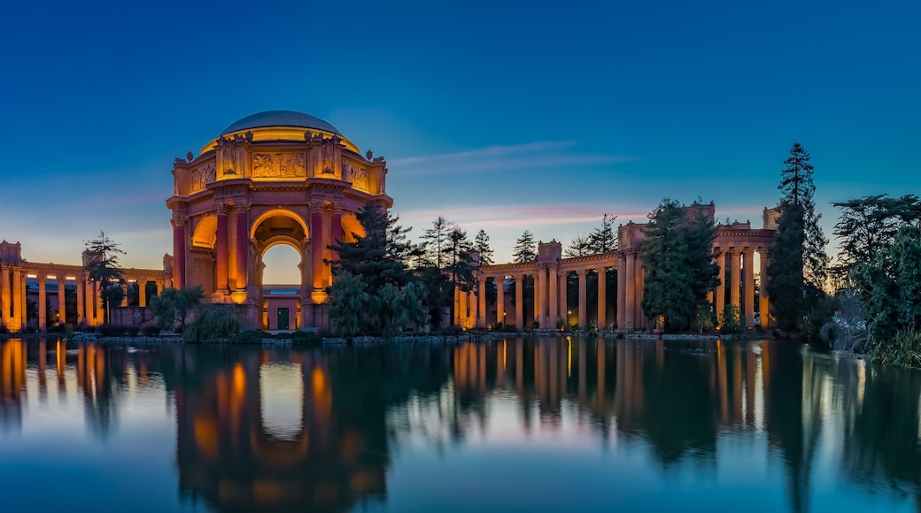 Palace of Fine Arts at sunset in San Francisco California