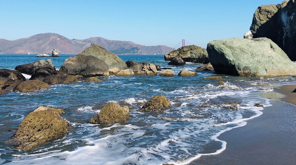 Lovely hike in San Francisco! Absolutely gorgeous views on Lands End/Coastal Trail. Very easy but lots of steps to get down to Mile Rock Beach.