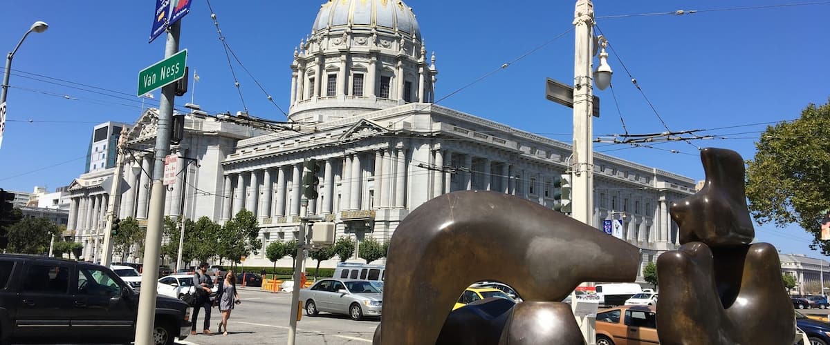 Henry Moore sculptur and City Hall