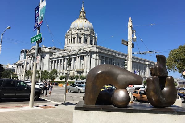 Henry Moore sculptur and City Hall
