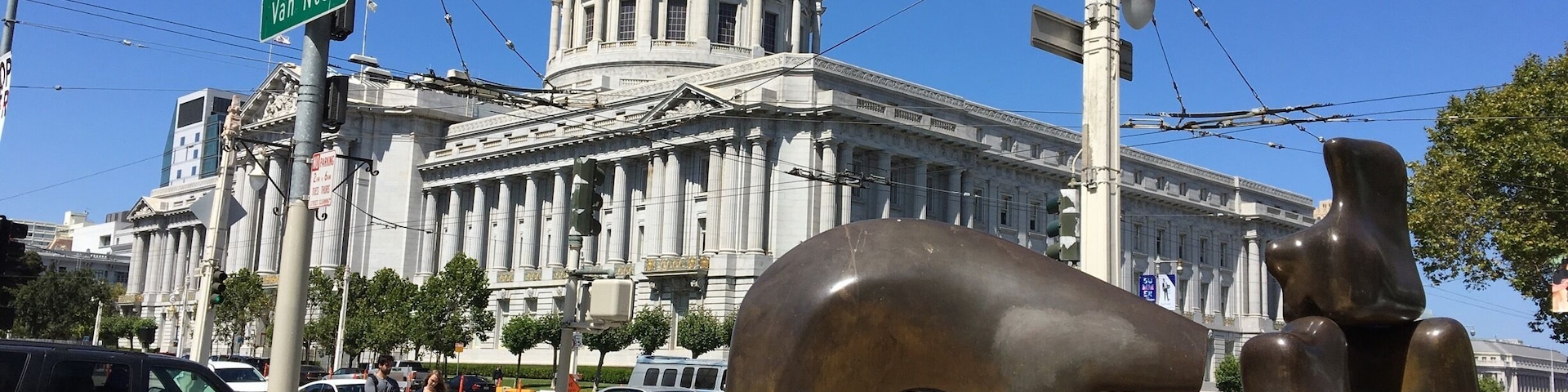 Henry Moore sculptur and City Hall