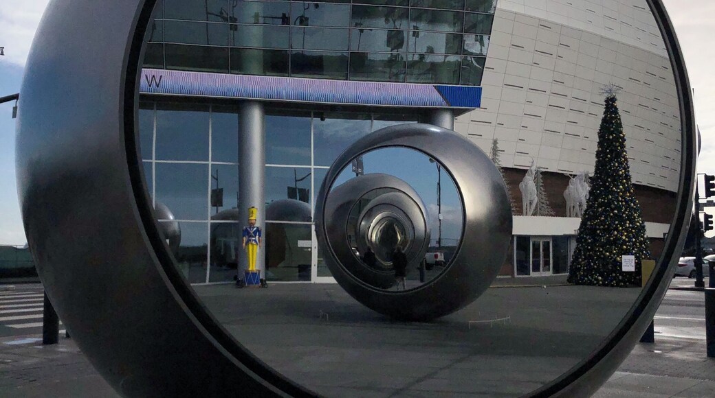 Golden State Warriors Arena - looks cool and great place for some pictures :)