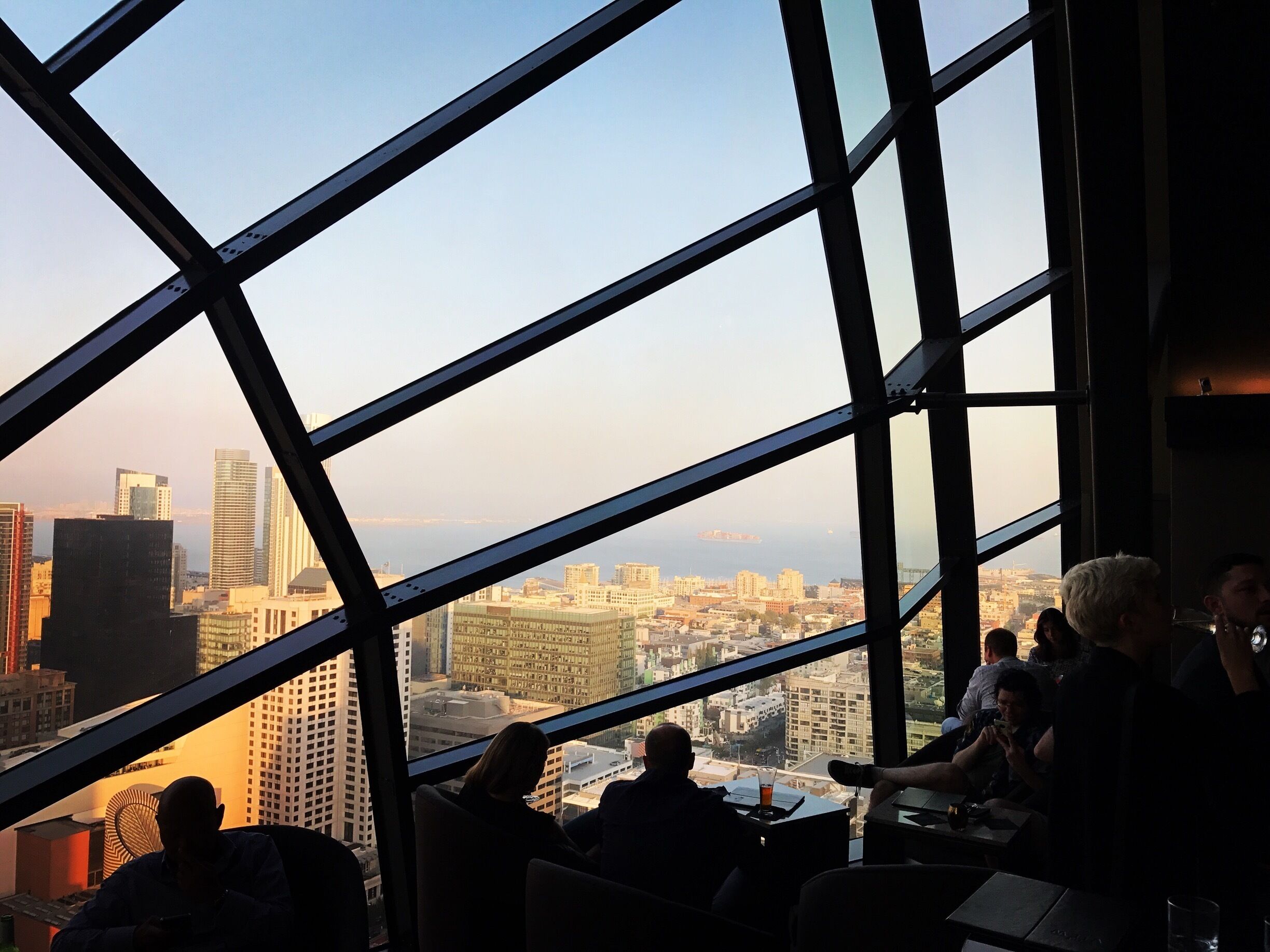 A bar with a view - Marriott marquis - San Francisco - iPhone 7 plus