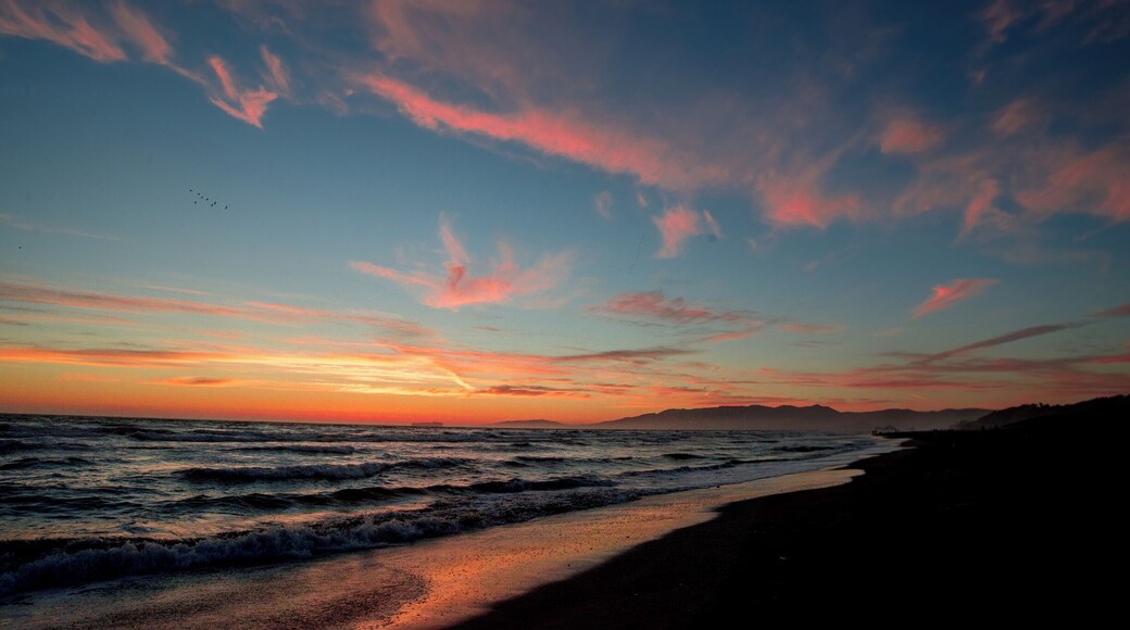 Looks a lot nicer without the wind blowing you down #beach #bakerbeach #sunset #sanfrancisco #hdr