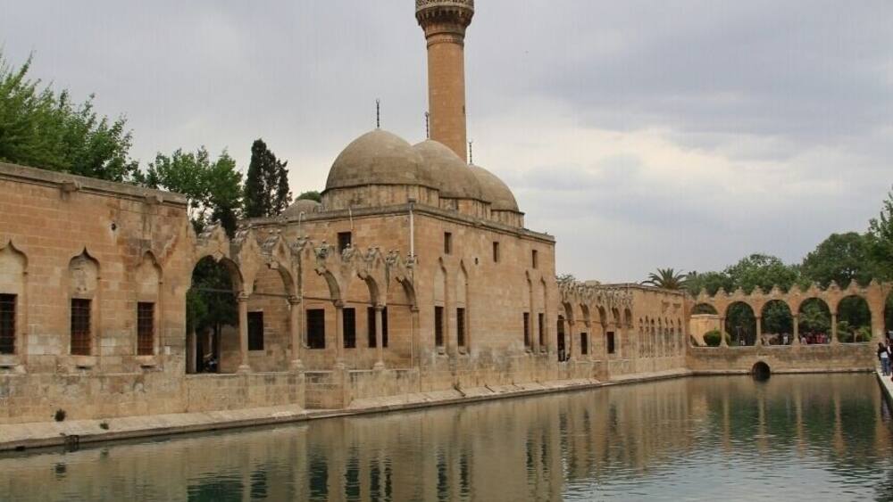 Balıklıgöl,Urfa,Turkey
----- Balıklı Göl; according to legend, where the Prophet Abraham was thrown into the fire in the city center of Ćanlıurfa. The lake is famous for its sacred fish and its historical monuments around it.
#balıklıgöl #urfa #turkey