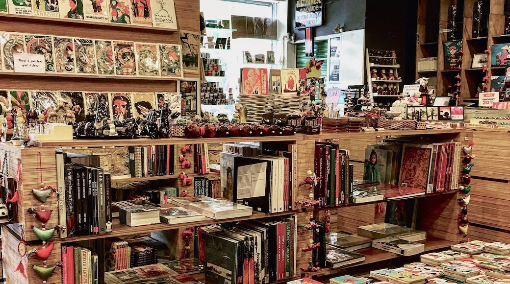 Coasters, books, and memorabilia.
#vietnam #bookstore #HoChiMinh #shopping #LifeAtExpedia