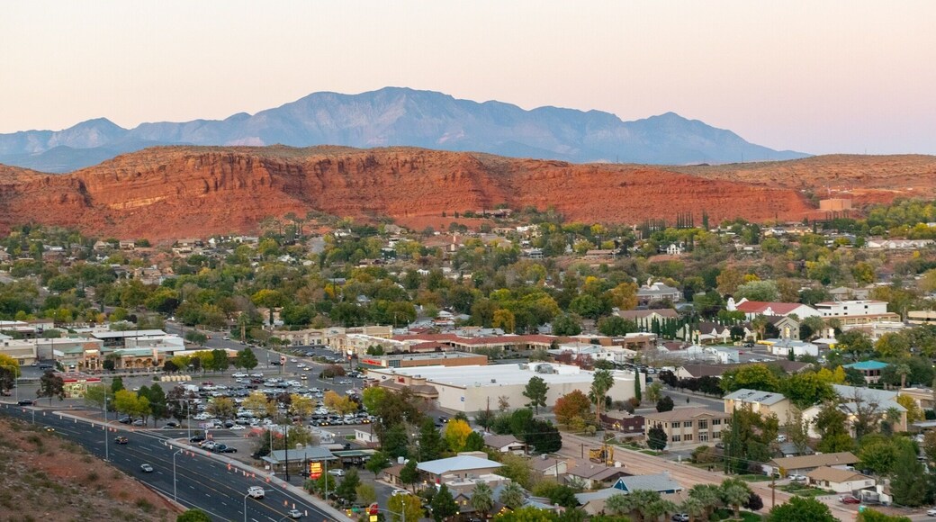 Beautiful St George, love the contrast in colors! #stgeorge #utah #mountains #canyons #redrock #city #views #travel #takeahike #wanderlust