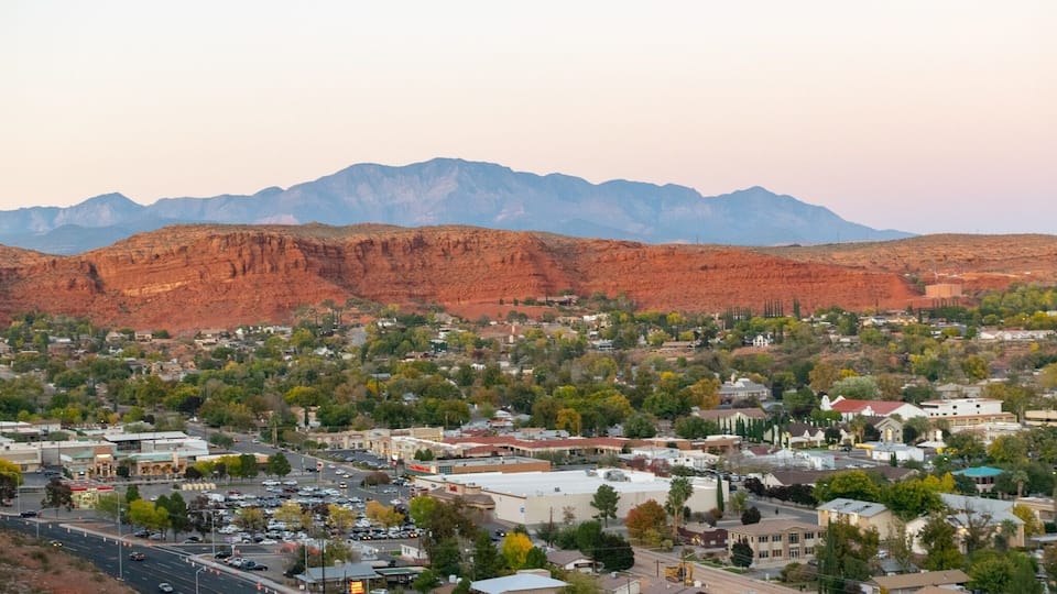 Beautiful St George, love the contrast in colors! #stgeorge #utah #mountains #canyons #redrock #city #views #travel #takeahike #wanderlust