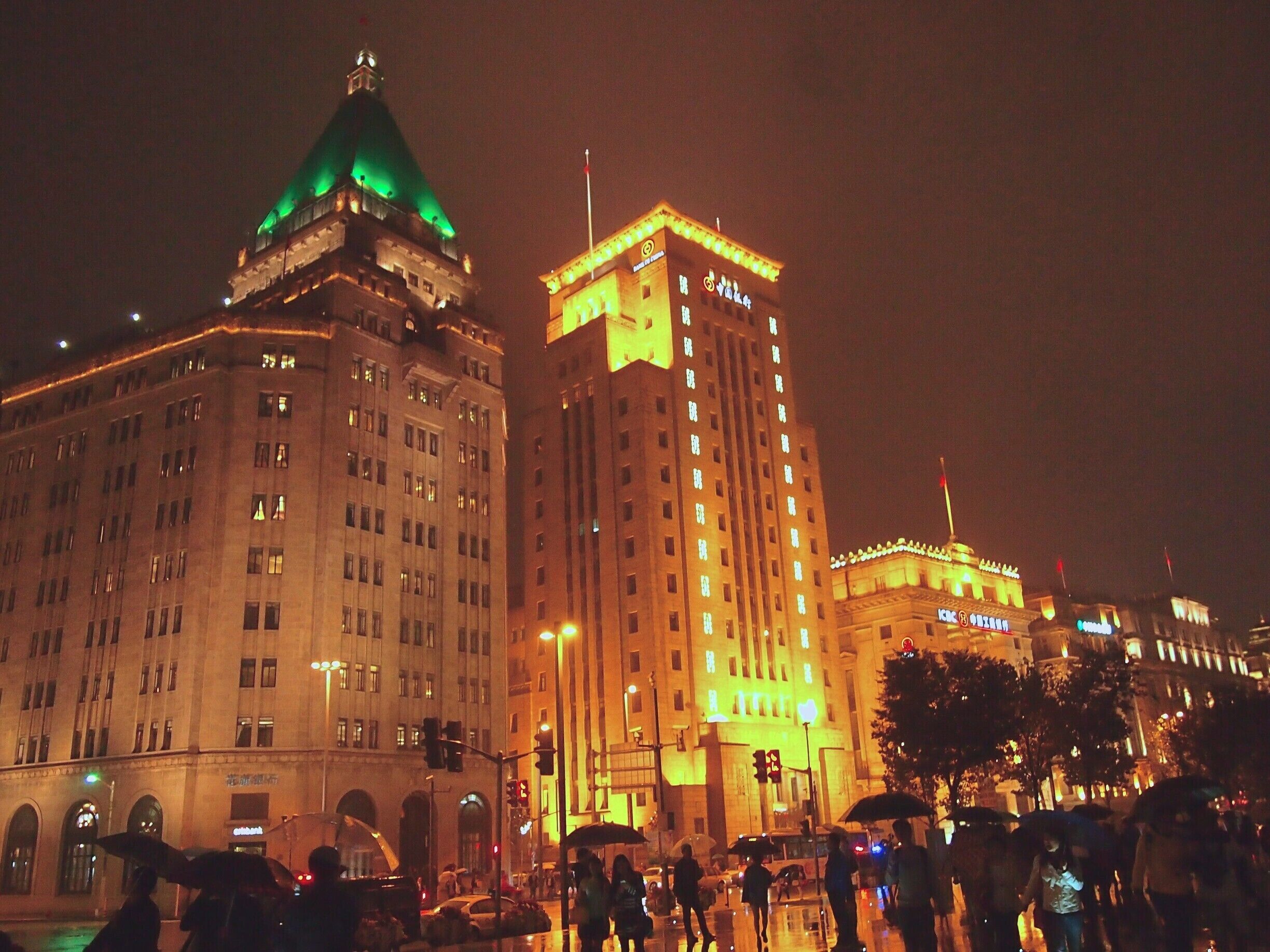 The Bund is a waterside walkway that faces, on the other side of the Huangpu River, the iconic skyscapes of Pudong district