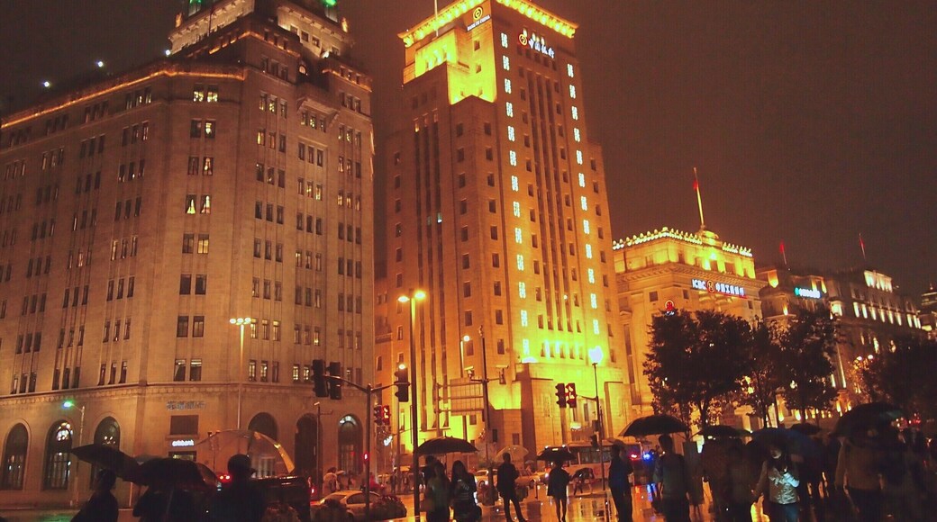 The Bund is a waterside walkway that faces, on the other side of the Huangpu River, the iconic skyscapes of Pudong district
