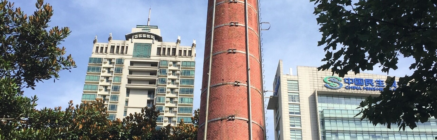 When they built Xujiahui Park they kept this 28 meter chimney at the south entrance when they tore down the Ta Chung Hua Rubber Factory. They later added an 11 meter stainless steel cap to the top.