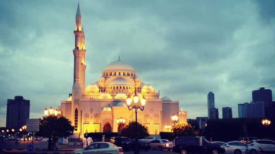 Afternoon View- 6:00pm
Al Noor Mosque in Buhairah Corniche is famous for its architecture which resembles the ‘Blue Mosque’ in Turkey. It is bedecked with 34 elegant cascading domes in the exterior.
Specifically, Al Noor Mosque is bedecked with 34 elegant cascading domes in the exteriors that always catch the eyes of visitors and faithful. “The central dome is surrounded by several half domes and finally at each corner by four small cupola domes,”
Situated in the Corniche, Al Noor Mosque is a living testimony to local residents, whose families have lived in this oldest settlement in the emirate.
#Travels #Travelling #Mosque
#Masjid #Photograph #Sharjah #UAE