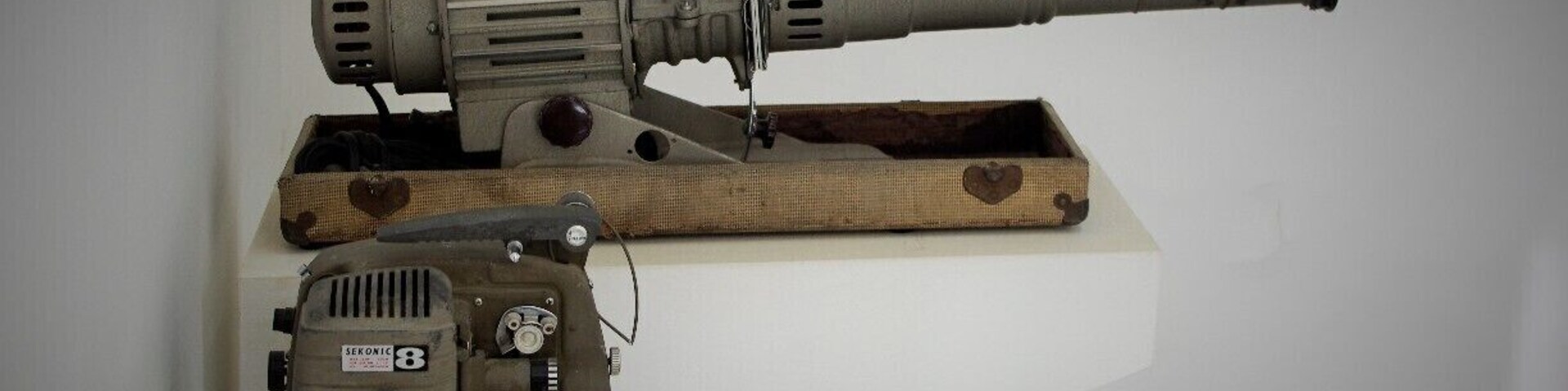 CAN ANYONE TELL WHAT IS THIS THING !!!, I WILL REVEAL THE ANSWER AFTER 24 HRS FROM POSTING IT ... IT WILL BE THE WHOLE PHOTO ... HOW DID THING CHANGE ....