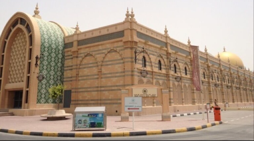 The Islamic Civilization museum in Sharjah is one of the unique architectures un the city. Situated right next the Corniche of the Persian Gulf, it encompasses very interesting and attractive exhibits of the Islamic civilization. Visiting the museum is worth the trip from Dubai.