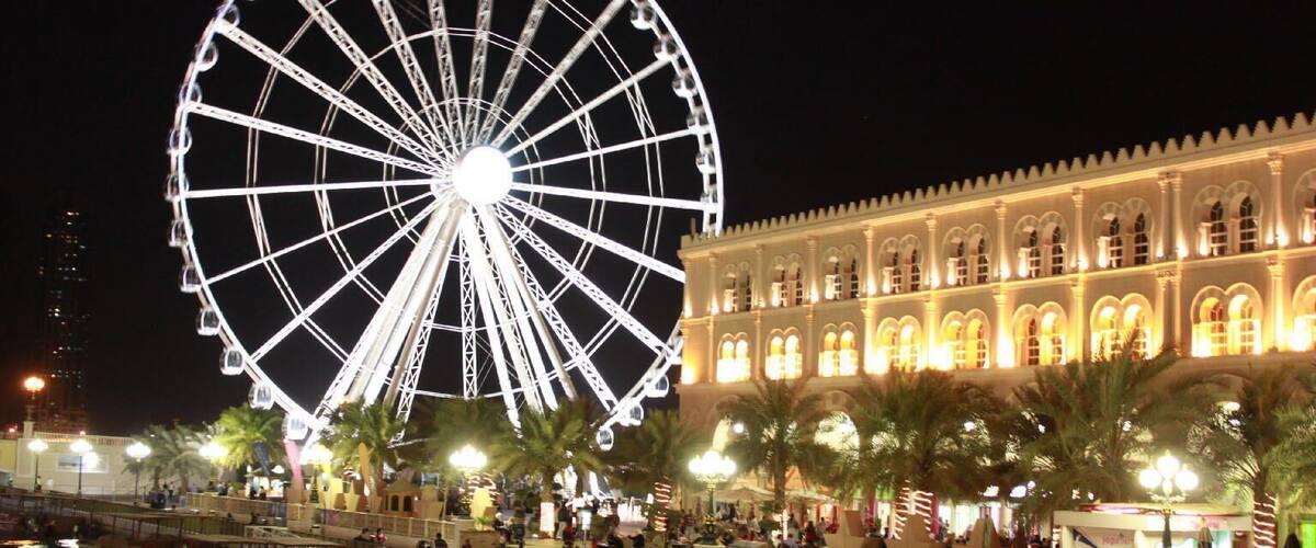 If you want to discover one of Al Qasba’s best attractions, just look up! At 60 metres, the majestic Eye Of The Emirates Wheel is the most visible landmark in Al Qasba.
Step aboard one of the wheel’s air-conditioned cabins and you’ll be lifted high into the sky above Sharjah. From there, you can enjoy spectacular views of landmark buildings, scenery, and even the Gulf coast stretching all the way to Dubai.
#Travels #Travelling #EyeofEmirates #Photography #Alqasba #Sharjah #UAE