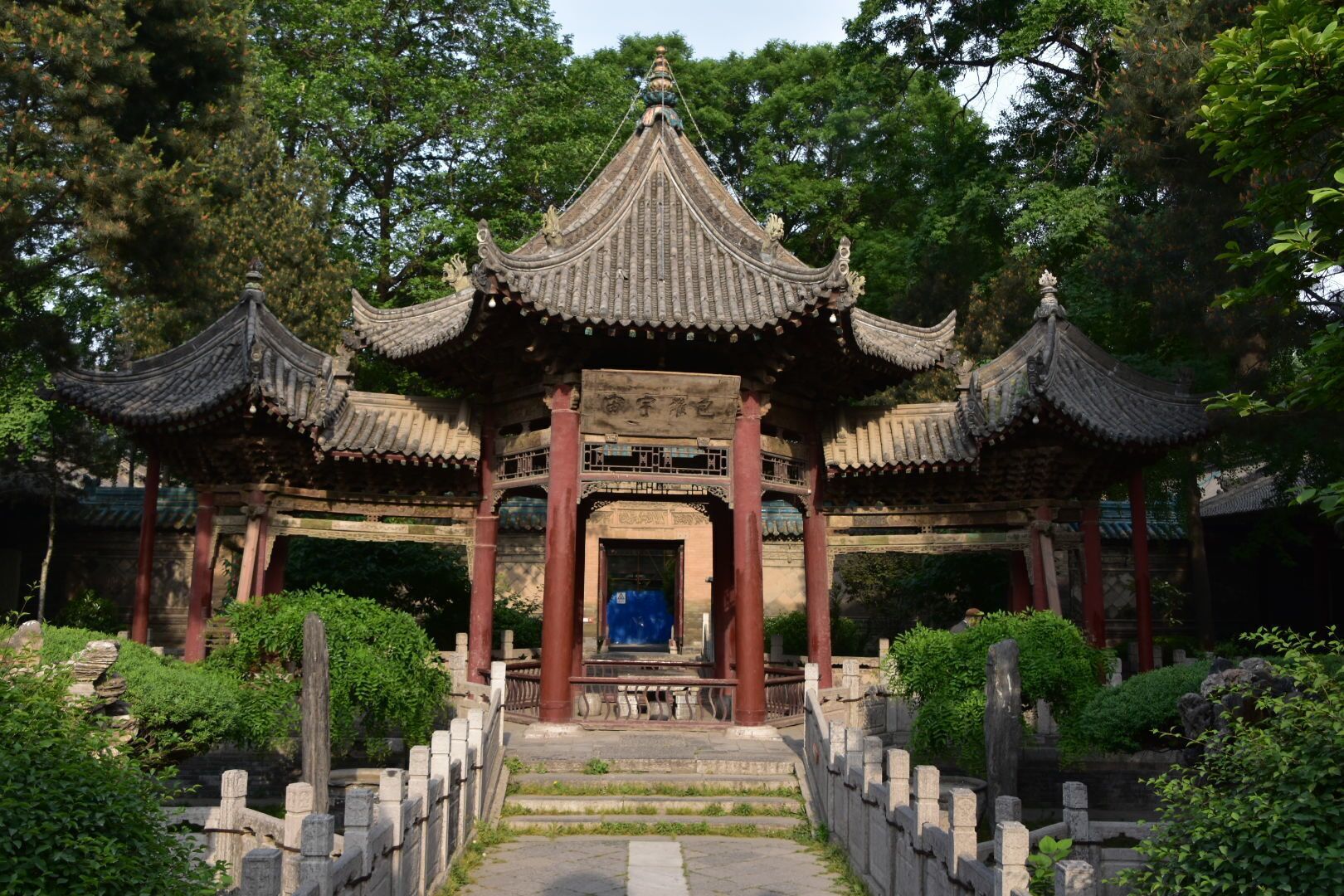 It is the oldest and one of the most renowned mosques in China, founded in 742. Unlike most mosques in Arab countries, the Great Mosque of Xi'an is completely Chinese in its construction and architectural style.