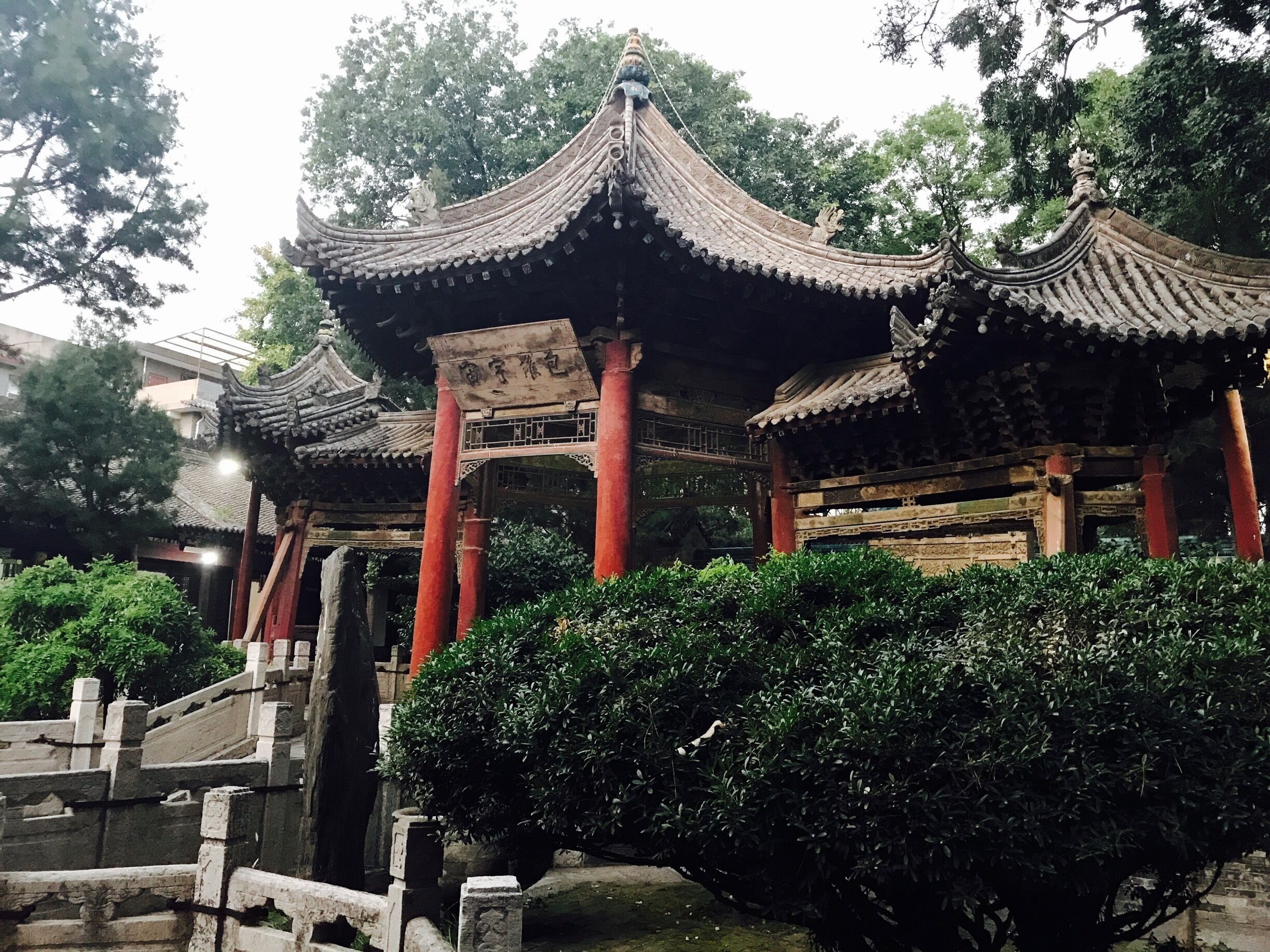 Absolutely unique mosque is located in the heart of Xi'an old town, in one of the side streets of Muslim Quarter. Entrance ticket is 25 rmb. Don't miss it while walking around the old town as it is the largest one in China and still active!
#travel #china #xian 