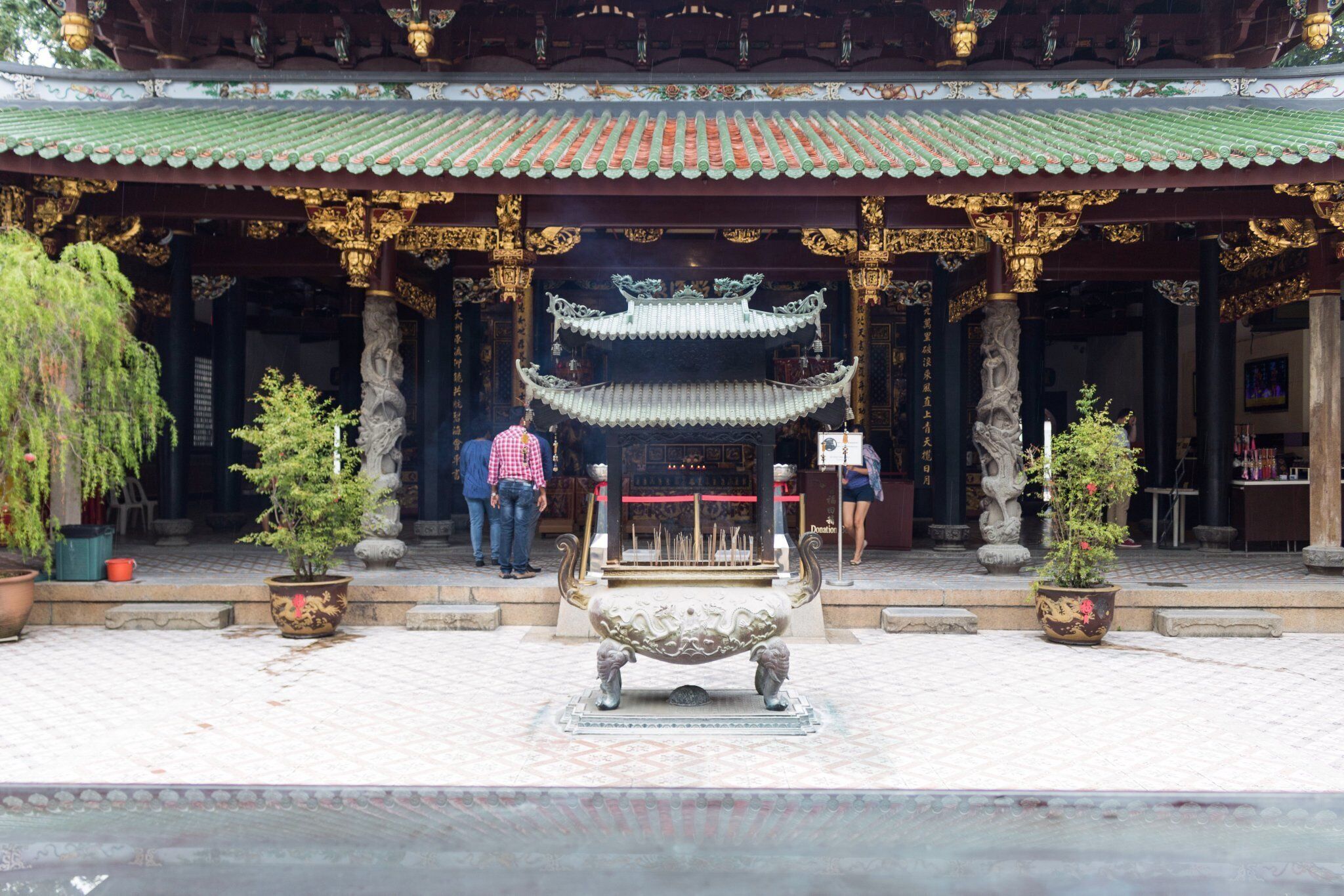 Taking in some street photography in Songapore. 