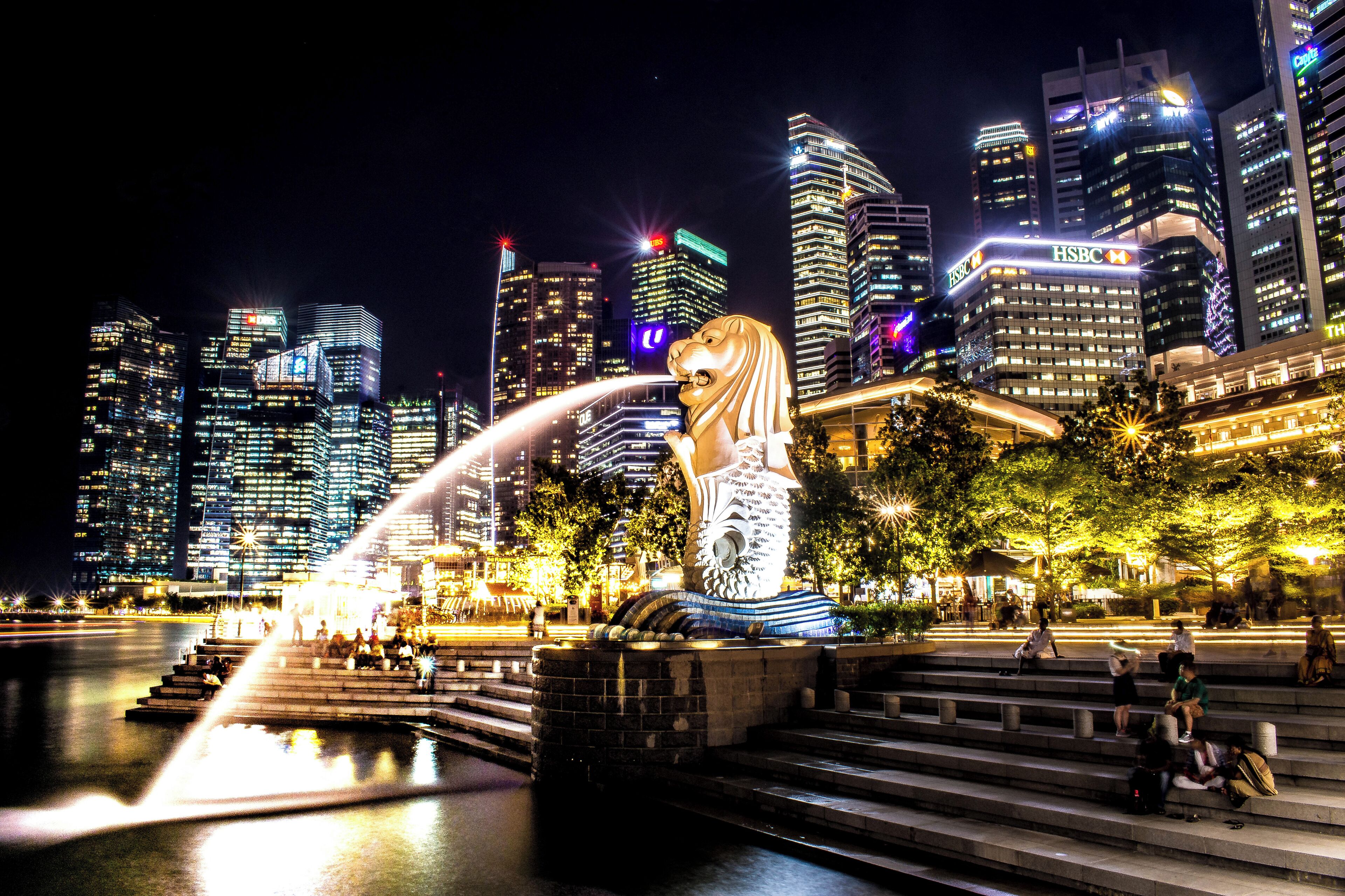 Merlion, a cross between a mermaid and a lion by the bay in Singapore. #details #eccentricenglishman #trover