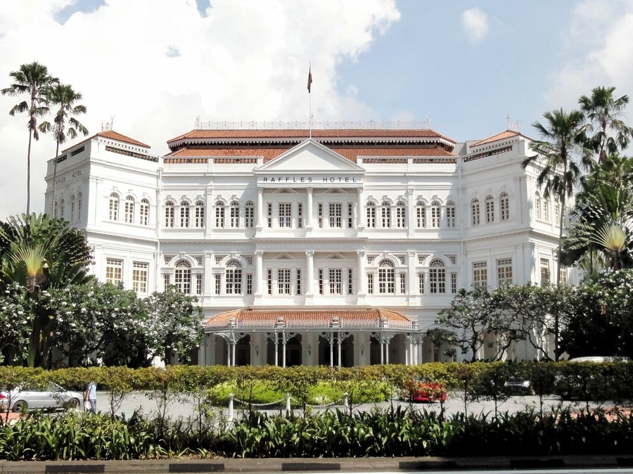 The wonderful Raffles Hotel in Singapore (May 2010).