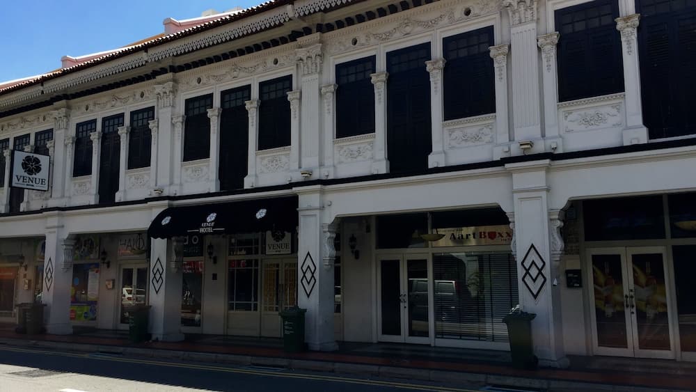 This road is one of the heritage roads in Singapore. Love the quaint neighborhood. Despite that it's only a few blocks away from the red light district, this area seems to be an upcoming trendy neighborhood with some cute little shops around.